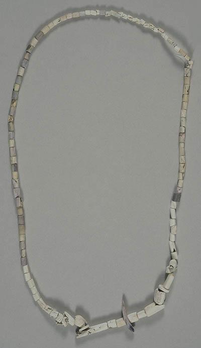 白贝壳珠(北大西洋海螺), 白色和紫色的珠子, 不明[现代]脐带
